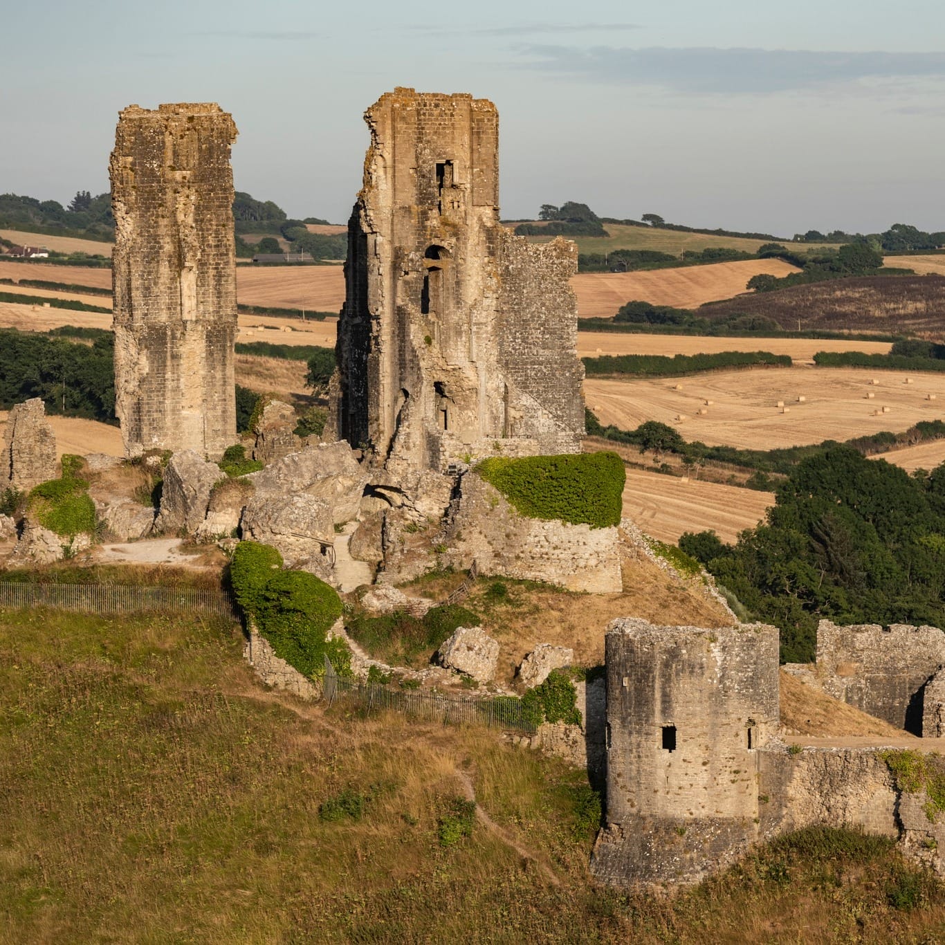 Depiction of Colonel Pitman betraying Corfe Castle
